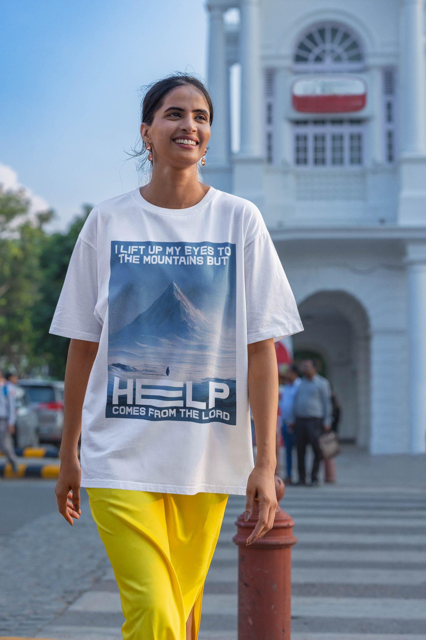 Help comes from the Lord - Oversized T-Shirt