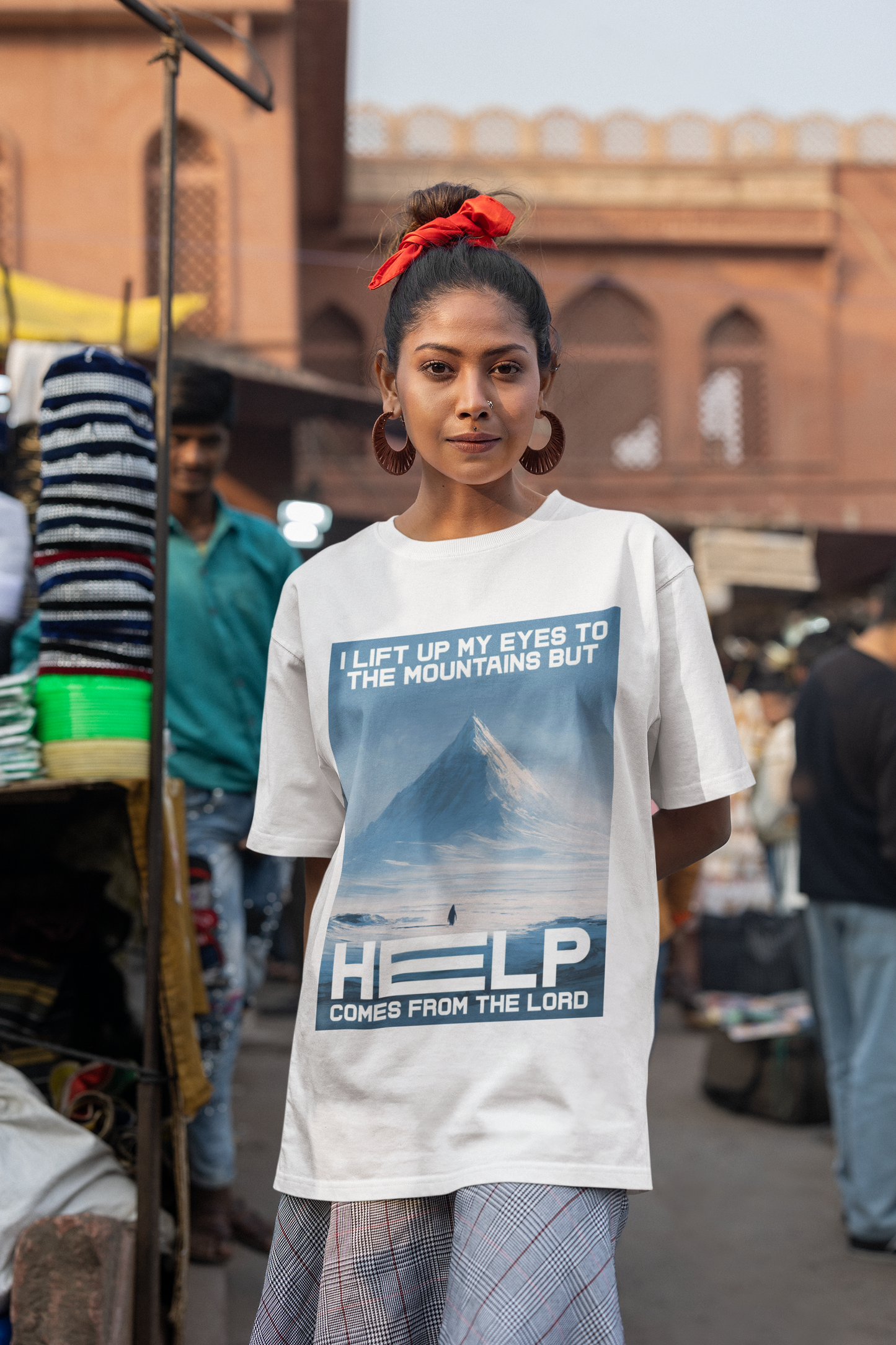 Help comes from the Lord - Oversized T-Shirt